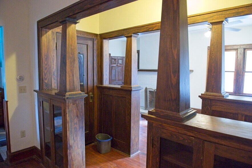 Building Photo - 447 N Beville Ave