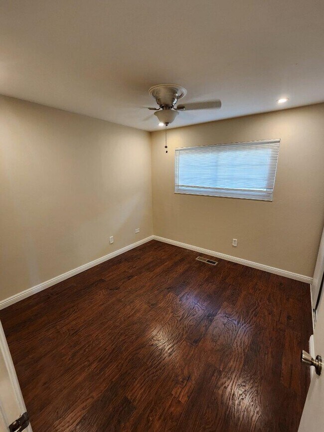 Building Photo - 324 Brookside Dr