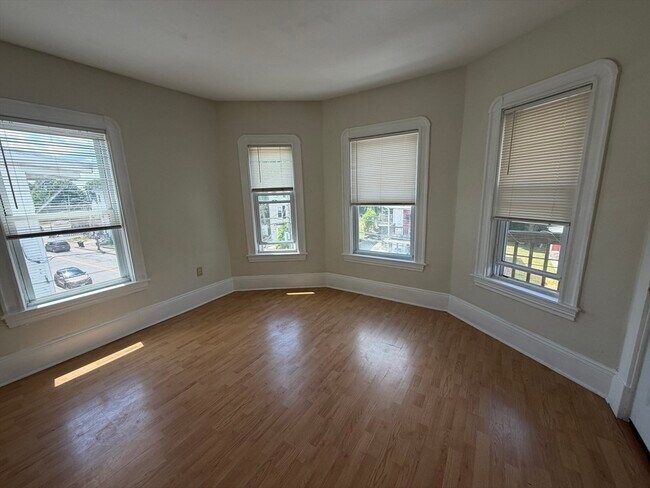 Building Photo - 287 3rd St