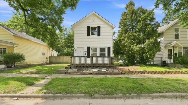 Building Photo - 1221 Wefel St