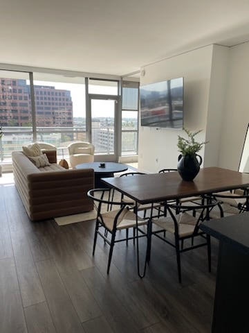 Building Photo - 15 MacArthur Pl