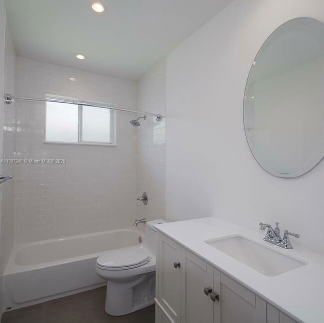 Building Photo - 1126 Cotorro Ave