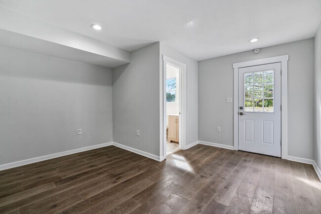 Building Photo - Beautiful Fully Renovated 3 Bedroom Home In Swissvale.  Available Immediately.