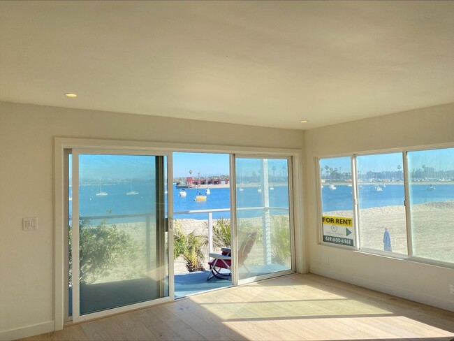 Building Photo - Live at the Bay All Year Round! SPACIOUS 3...