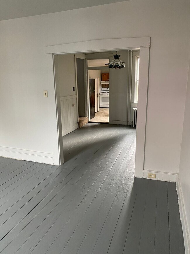 Building Photo - Lovely Three Bedroom House in Lancaster City