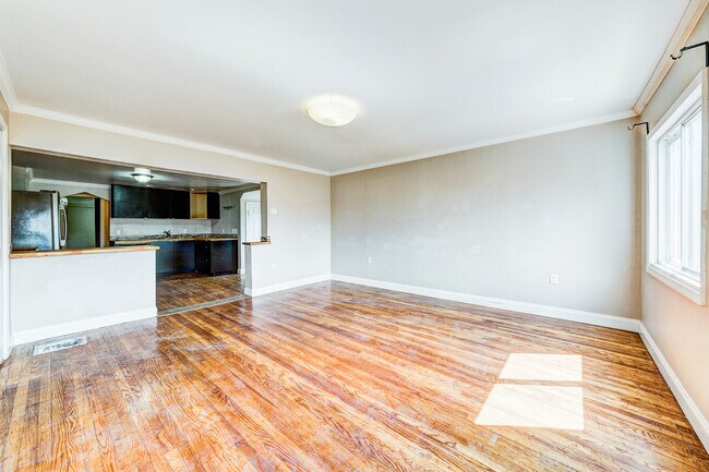 Building Photo - AVAILABLE AUGUST 2026 - Beautiful 3 Bedroom Home w/ OFF-STREET PARKING & Deck!