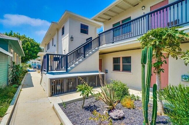 Building Photo - 457 W 4th St