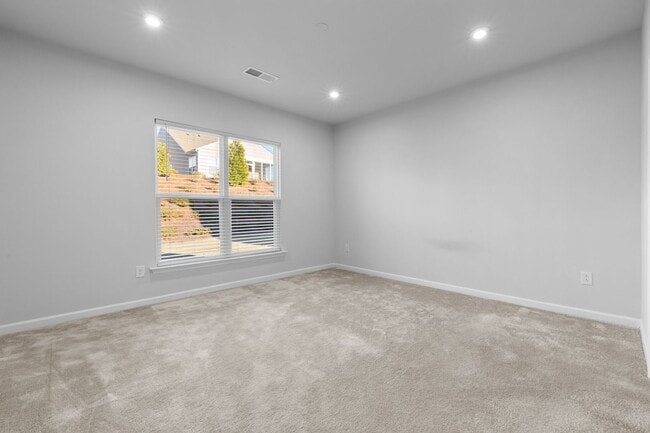 Building Photo - Griffin 3 bed/2 bath Home in Senior Community! 1/2 off Second Month Rent!