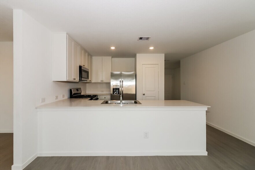 Building Photo - 16730 Old Wagon Wy