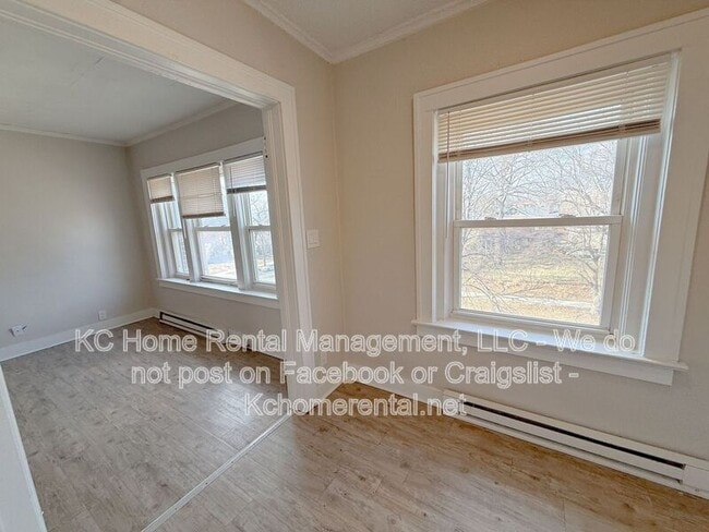 Building Photo - 305 Gladstone Blvd