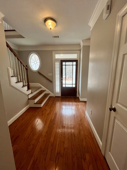 Building Photo - 921 Mitchell Ln
