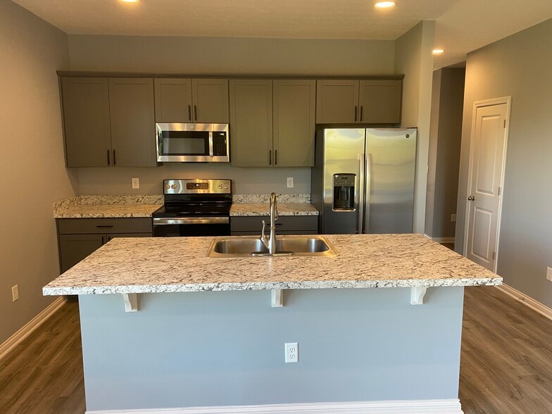 Building Photo - 6557 Valley Brook Trce