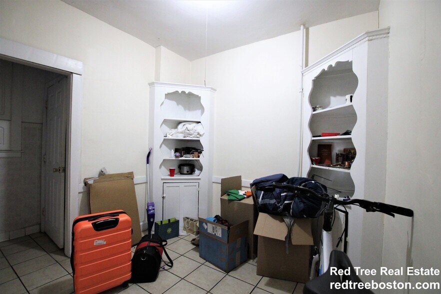 Building Photo - 322 St Paul St