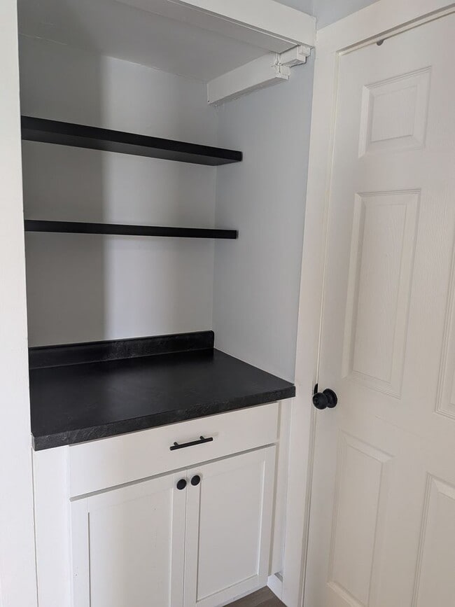 Building Photo - Move in Ready 4 Bed 2 Bath House