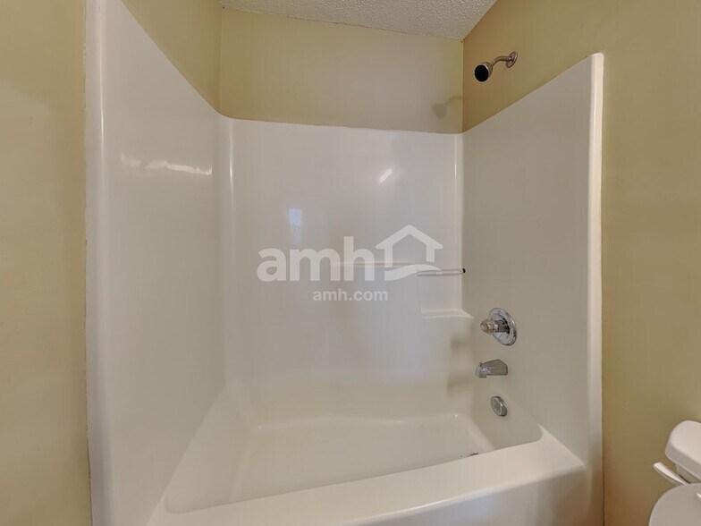 Building Photo - 6021 Ladish Ln