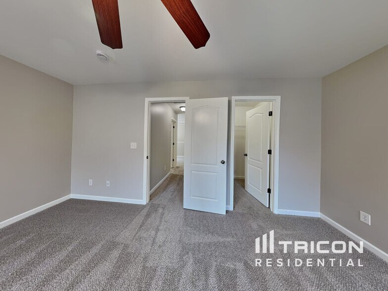 Building Photo - 2725 Sedgeview Way NE