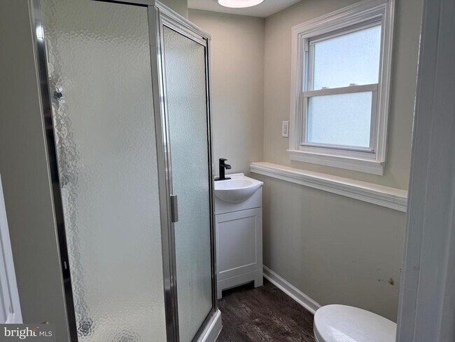 Building Photo - 417 Greenview Dr