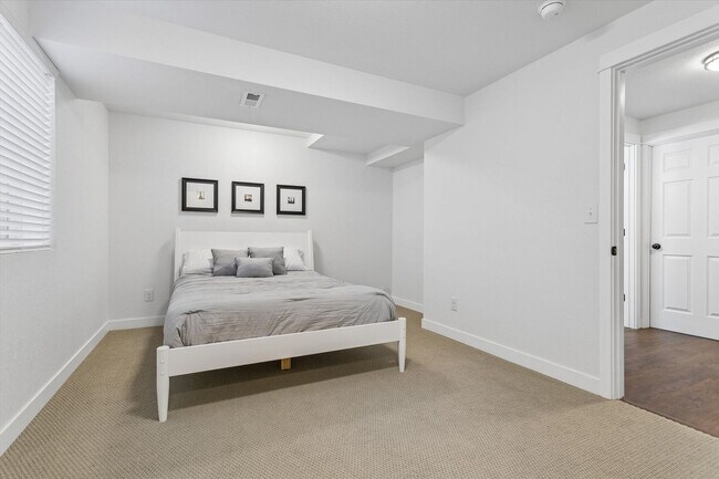 Building Photo - Low-Maintenance Upgraded 3-Bedroom Home Near Downtown Loveland
