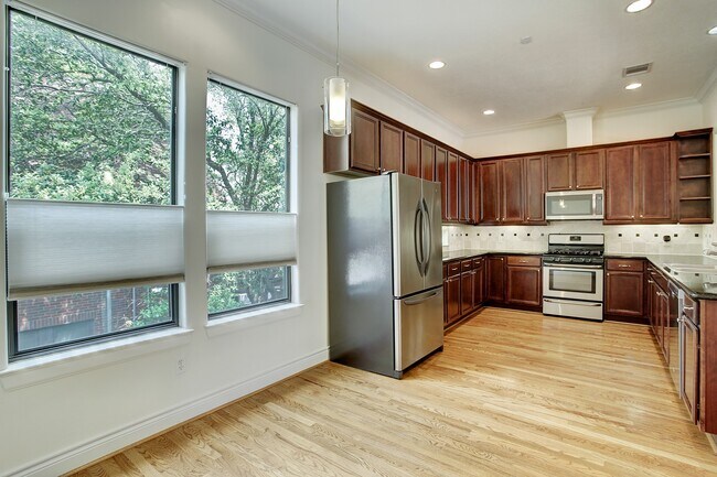 Building Photo - 1403 Rosedale St