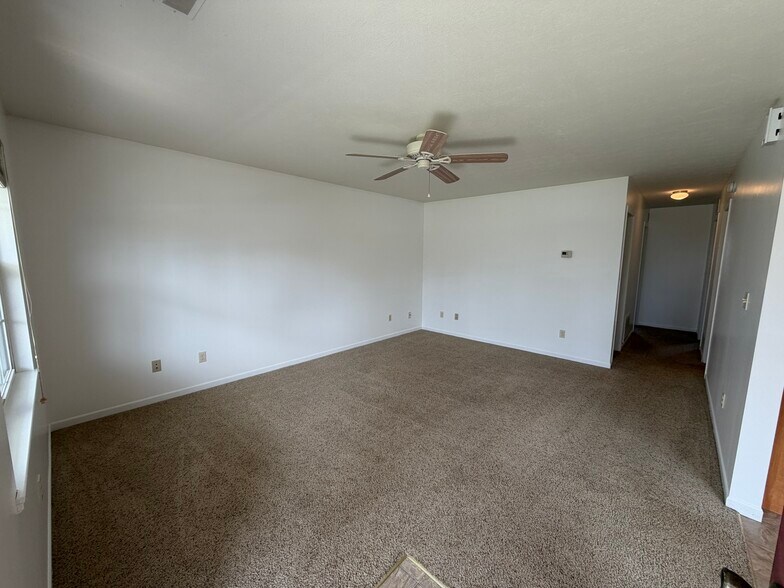 Building Photo - 346 Maplewood Dr