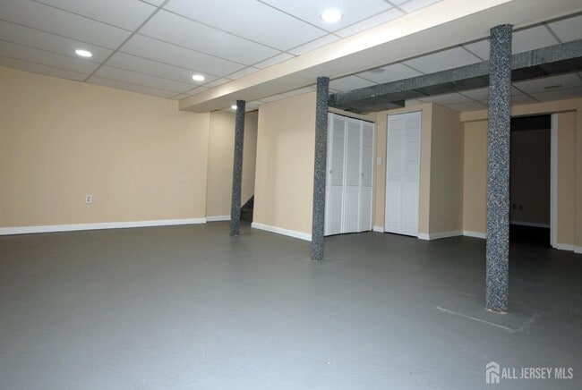 Building Photo - 21 Rosewood Ct