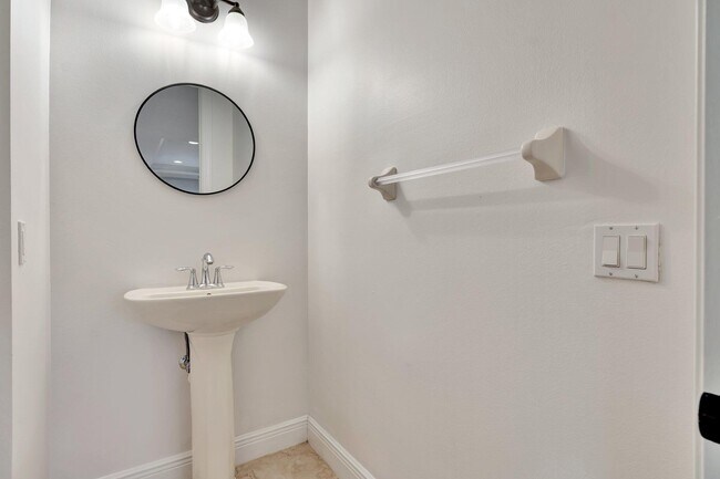Building Photo - 4559 Cadiz Cir