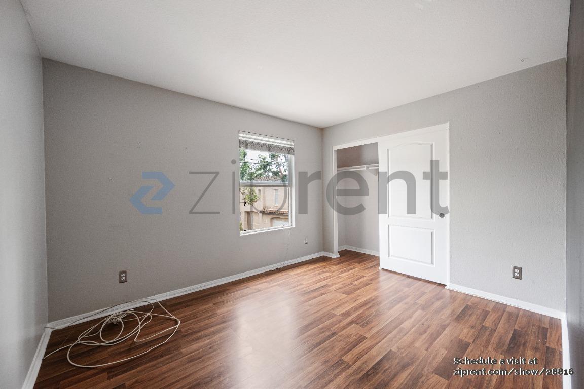 Building Photo - Unit