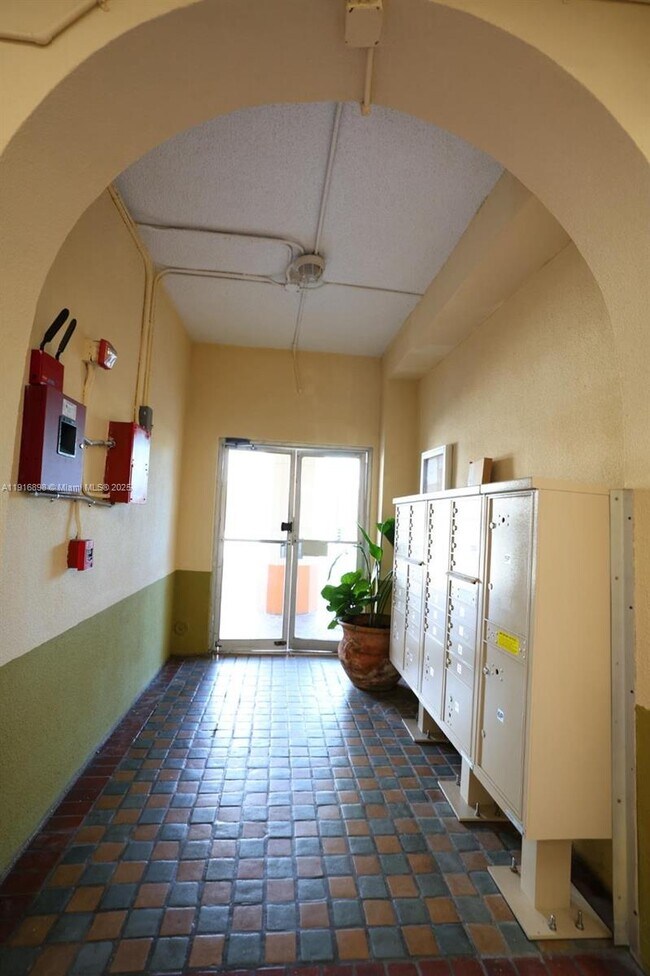 Building Photo - 2300 W Flagler St