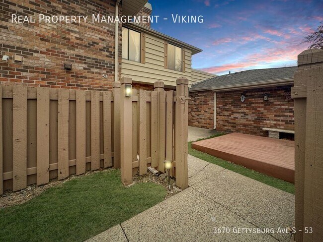 Building Photo - Renovated 2 Bed 1.5 Bath 1 Car Garage! - D...