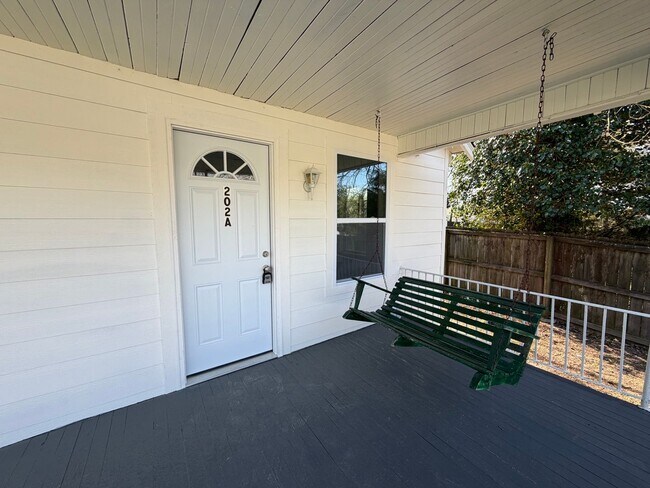 Building Photo - 202 Woodward St NE