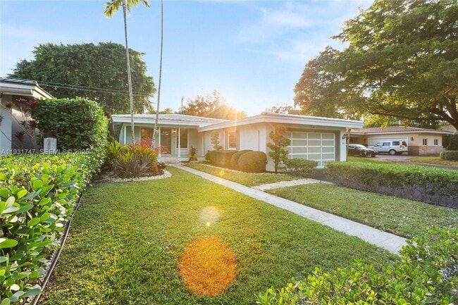 Building Photo - 736 Alhambra Cir