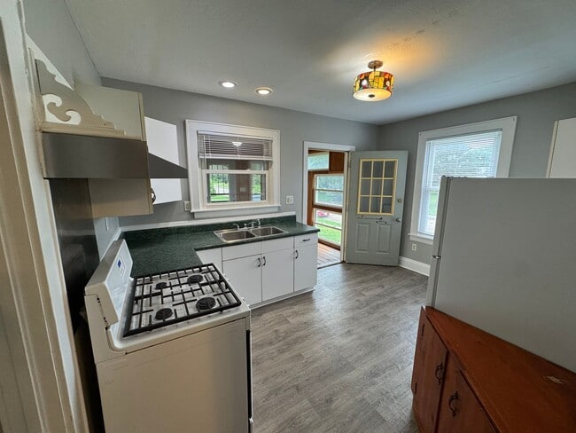 Building Photo - GROUND LEVEL 2 BEDROOM DUPLEX