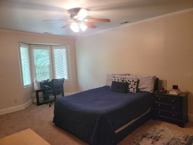 Building Photo - Townhouse in Haymount! 3 Bedroom 2.5 Bath ...