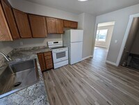 Building Photo - 3 Bedroom, 1 Bathroom house with garage an...