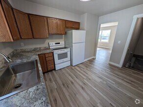 Building Photo - 2 Bedroom, 1 Bathroom house with garage an...