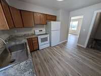 Building Photo - 2 Bedroom, 1 Bathroom house with garage an...