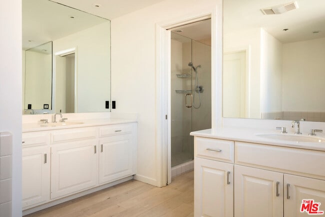 Building Photo - 10550 Wilshire Blvd