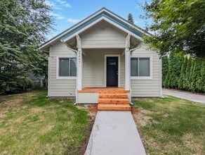 Building Photo - **Move-In Special** Charming & Recently updated 2 bed, 1 bath home!