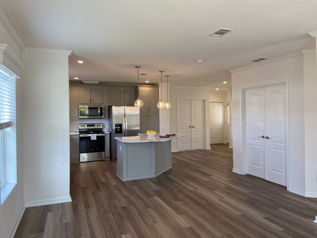 Building Photo - 212 Liberty St