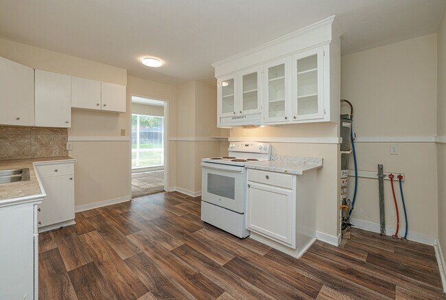 Building Photo - Oak Forest