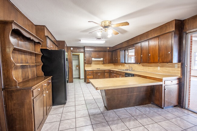 Building Photo - 1321 Piedmont Dr