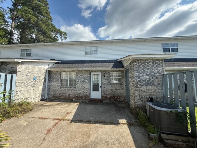 Building Photo - Little River - 3 Bedroom / 2.5 Bathroom To...