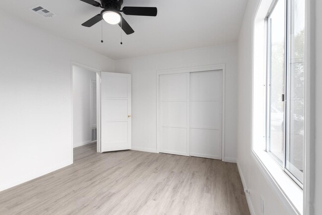 Building Photo - 4810 Iroquois Ave