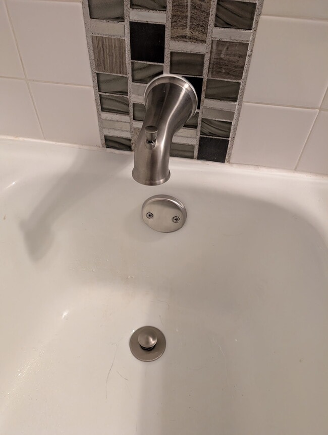 Main Bathroom - 122 Demont Avenue East