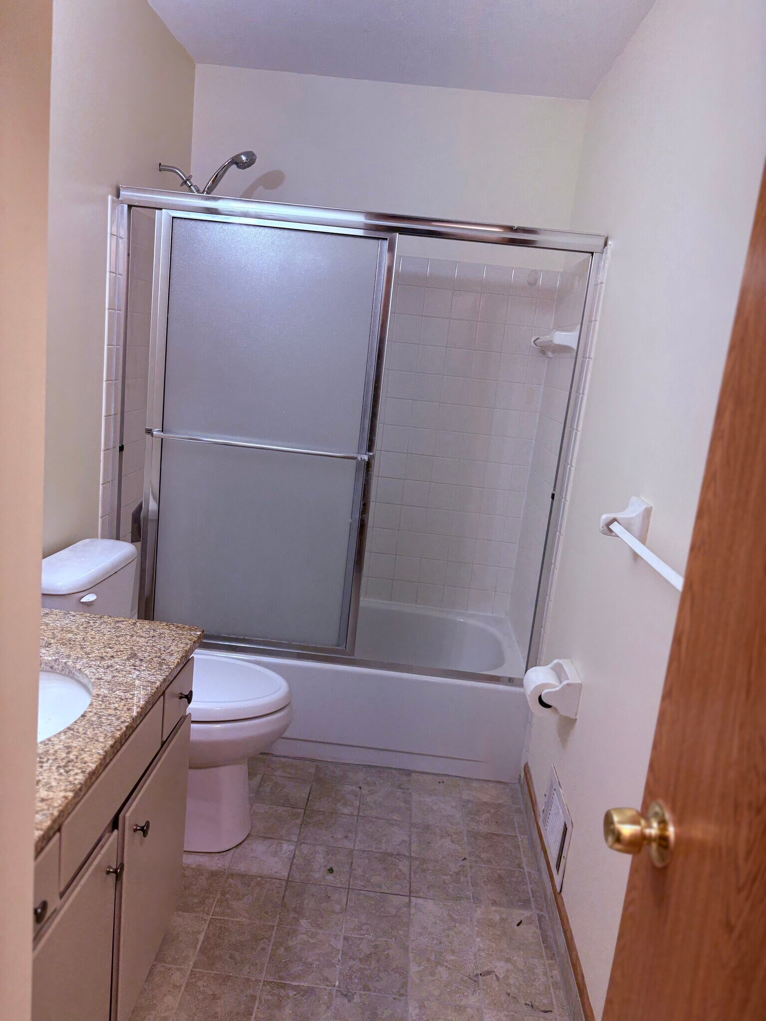 Full Bath upper level - 4553 Scott Trl