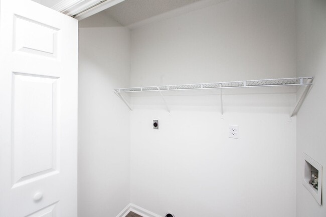 Building Photo - 2 Bedroom 2.5 Bathrooms in South Chesapeake