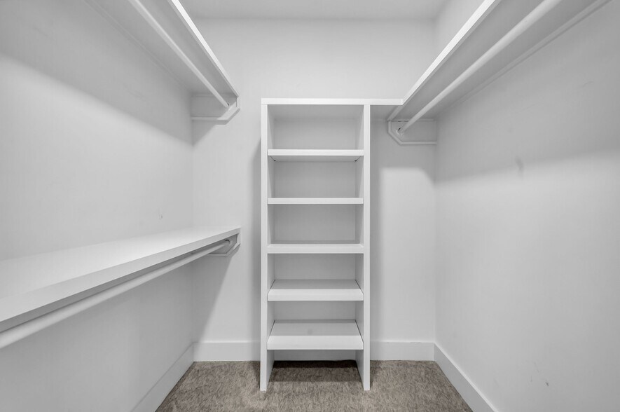 Building Photo - 6666 Brookmont Ter