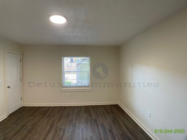 Building Photo - Spacious 4 Bedroom- Whole Home! Available ...