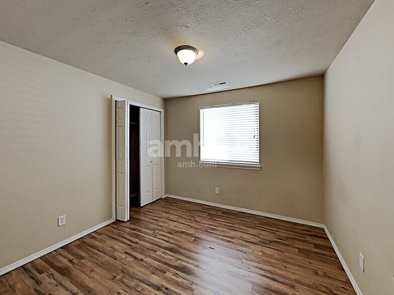 Building Photo - 1692 SW Creekside Ln