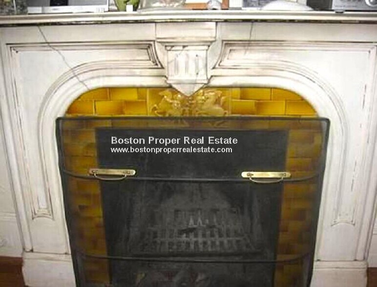 Building Photo - 429 Beacon St